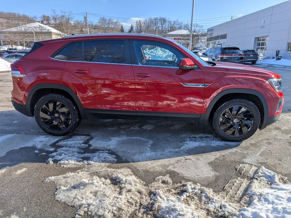 Used 2025 Volkswagen Atlas Cross Sport SE w/ Panoramic Sunroof Package image 6