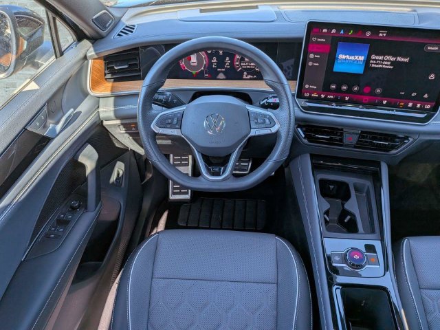 Used 2025 Volkswagen Tiguan SEL R-Line AWD/4WD image 16