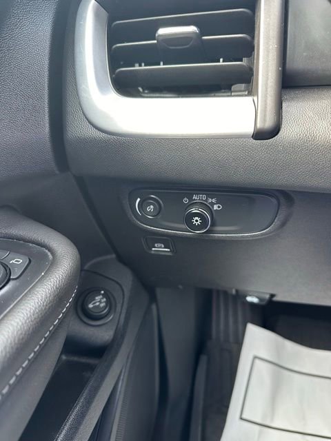 Used 2023 GMC Terrain SLE w/ Driver Convenience Package image 34