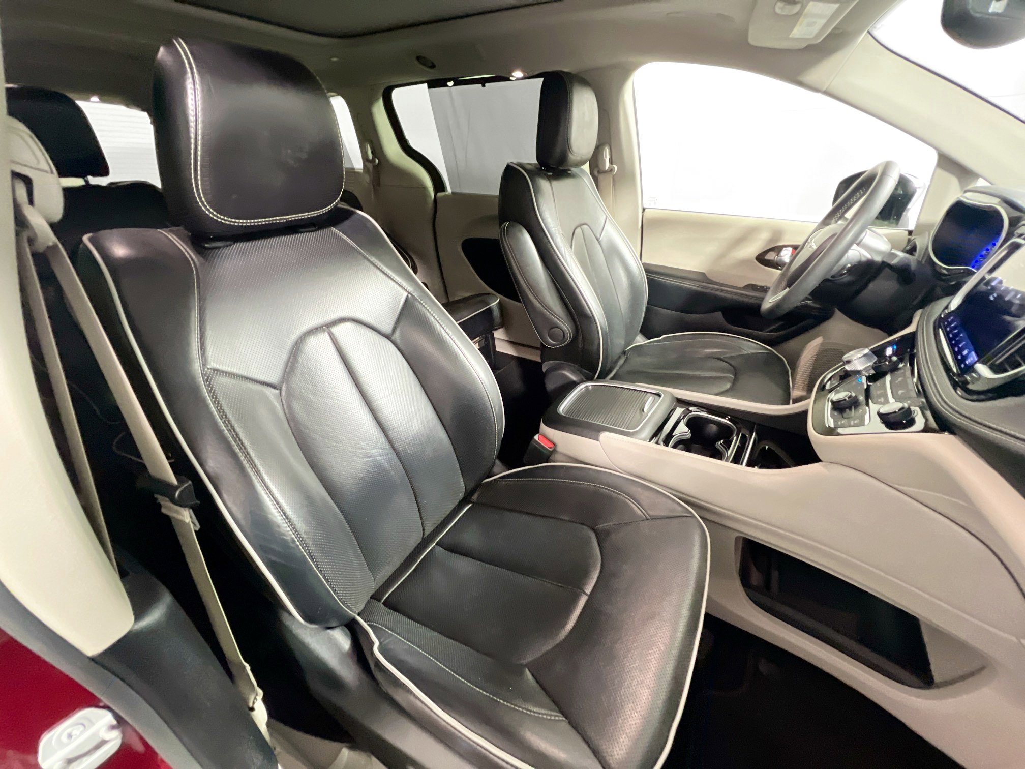 Used 2023 Chrysler Pacifica Limited image 31