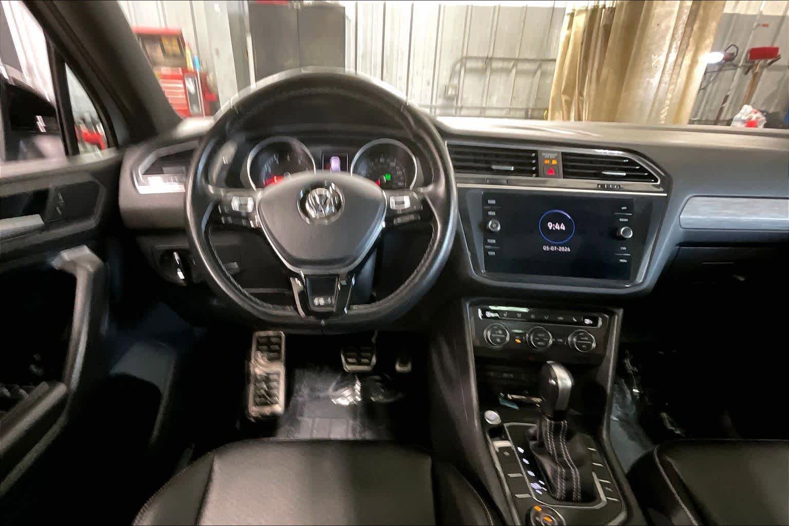 Used 2021 Volkswagen Tiguan SE R-Line AWD/4WD image 6