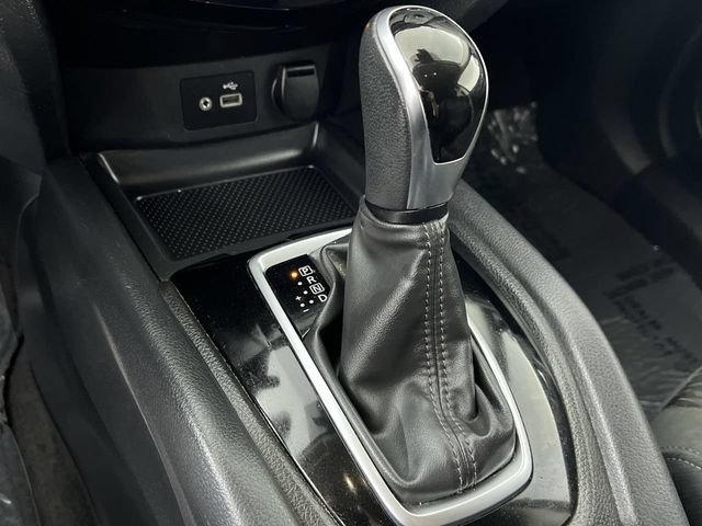 Used 2020 Nissan Rogue SV FWD image 15