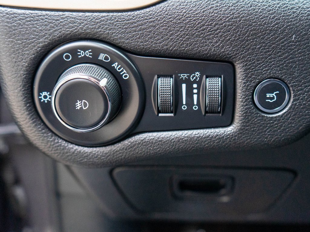 Used 2018 Jeep Cherokee Limited image 17