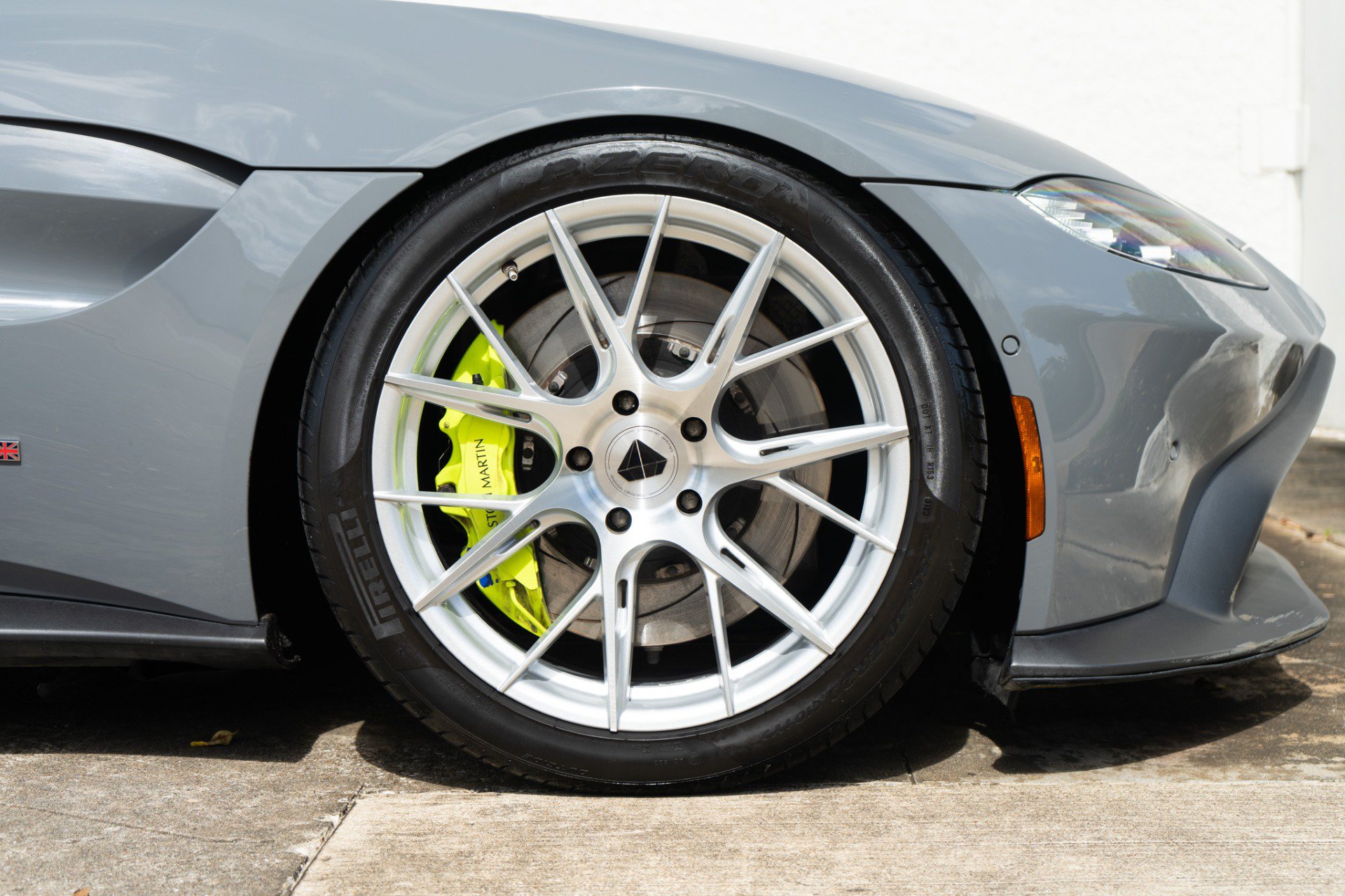 Used 2020 Aston Martin V8 Vantage Coupe RWD image 31