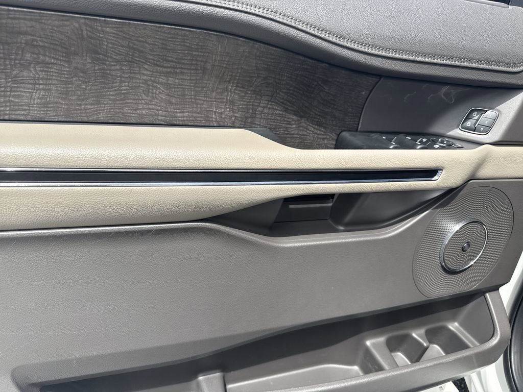 Used 2021 Ford Expedition Max Limited image 10