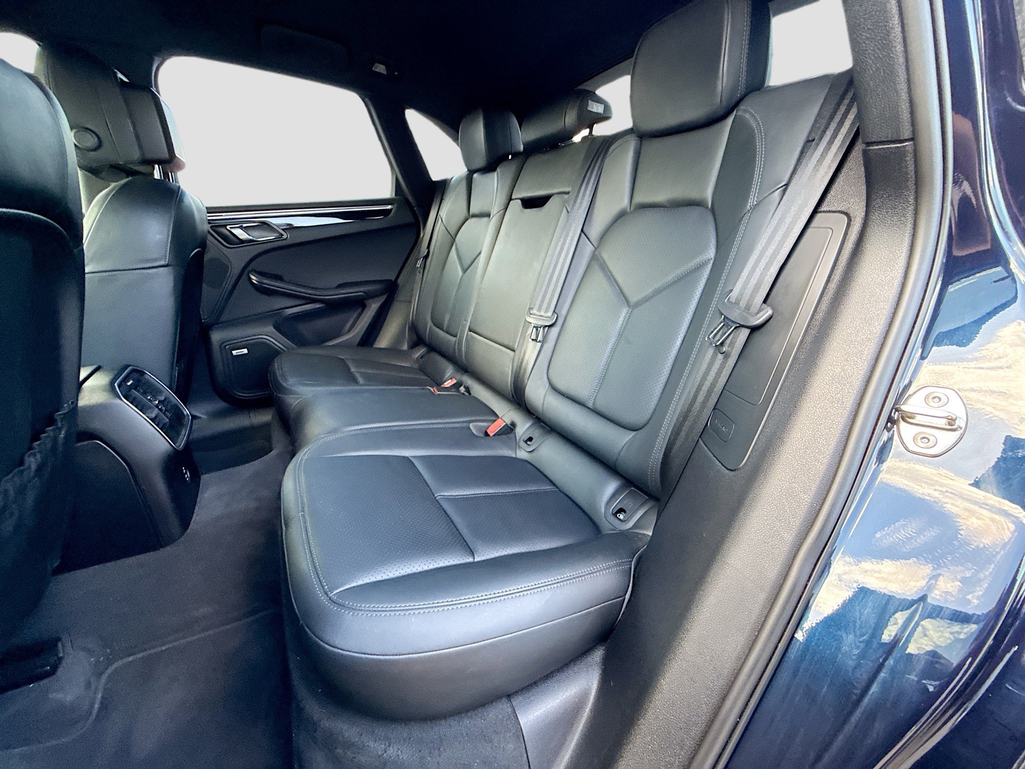 Used 2022 Porsche Macan S image 21