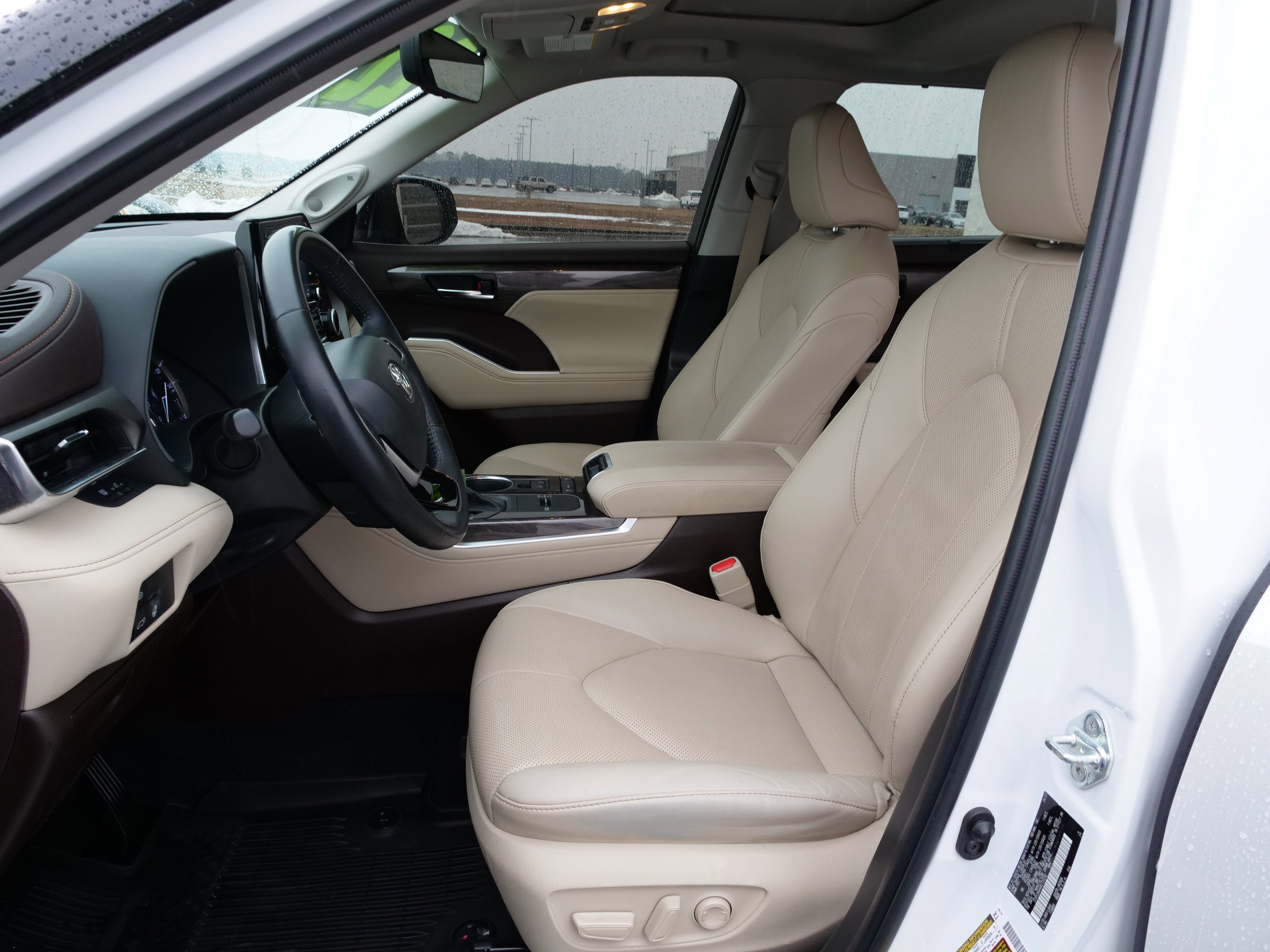 Used 2022 Toyota Highlander Limited image 18