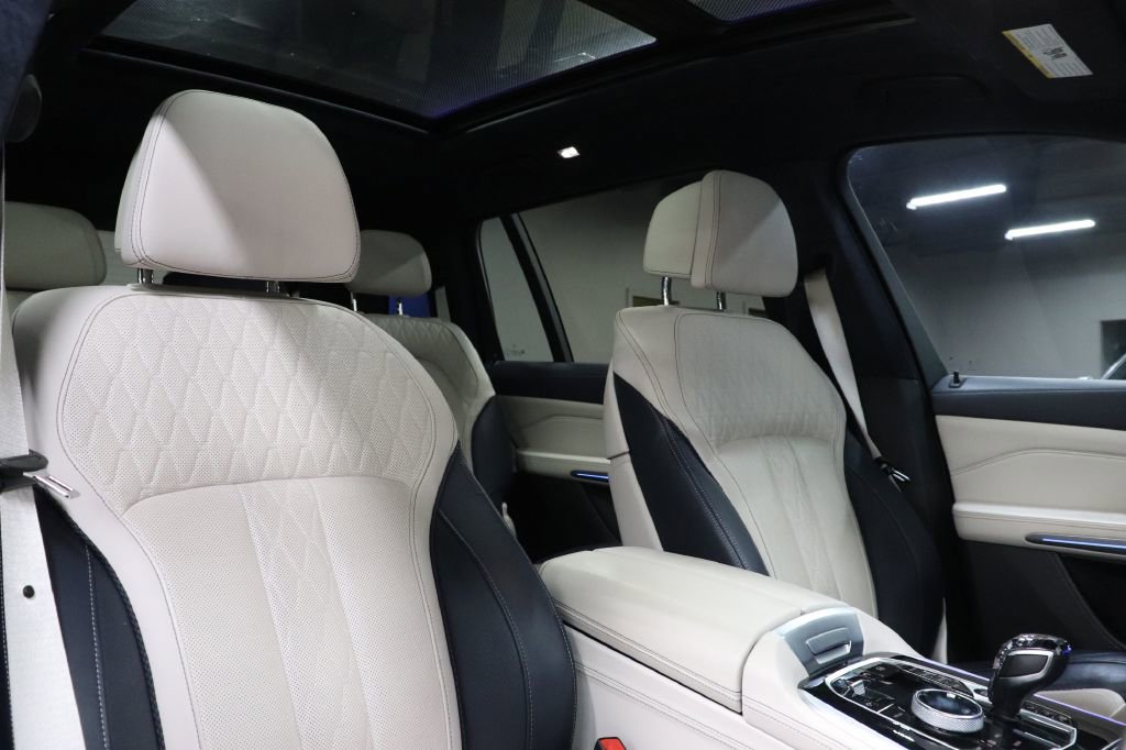 Used 2020 BMW X7 M50i w/ Dynamic Handling Package image 25