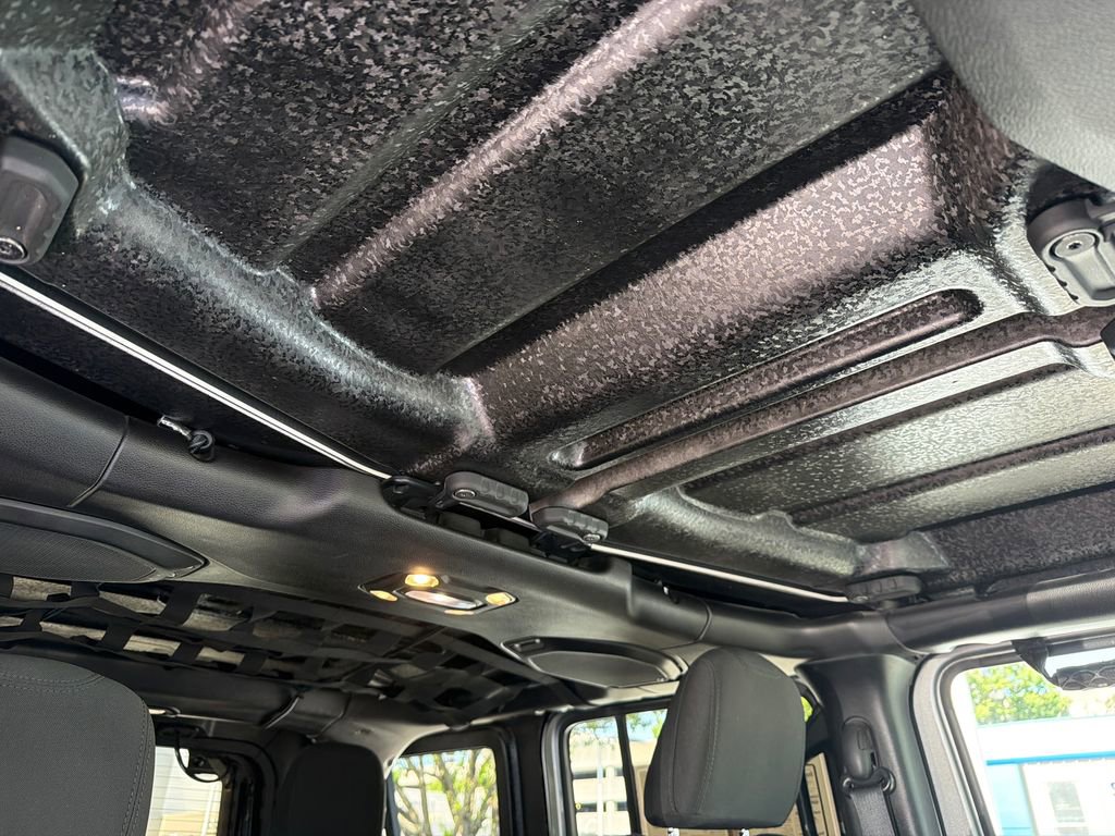 Used 2020 Jeep Wrangler Unlimited Sahara AWD/4WD image 12
