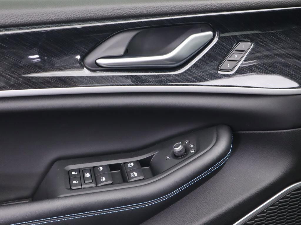 Used 2022 Jeep Grand Cherokee Trailhawk w/ Advanced Protech Group II image 24