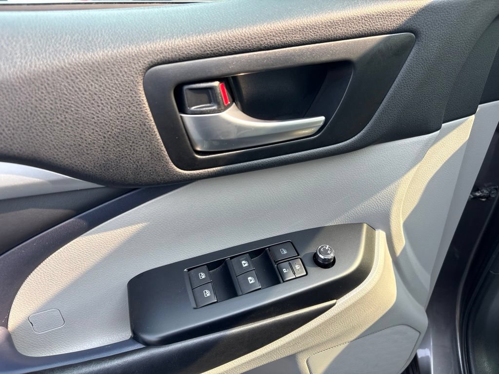 Used 2018 Toyota Highlander XLE AWD/4WD image 20