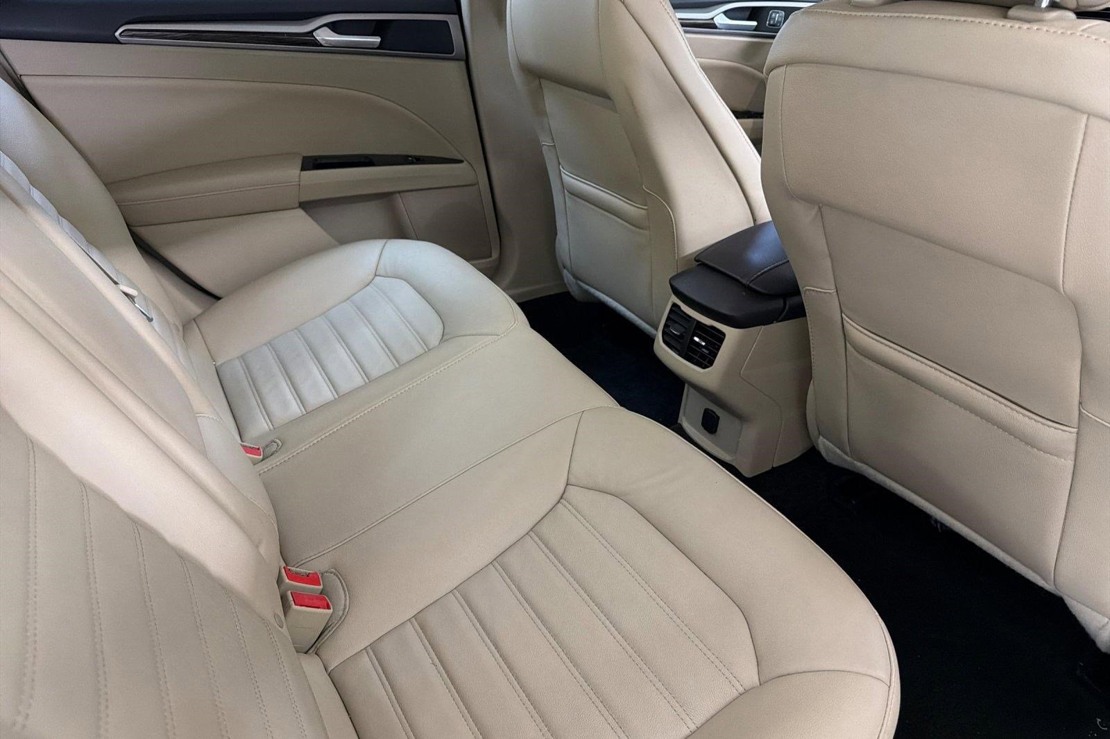 Used 2015 Ford Fusion SE w/ Equipment Group 202A FWD image 28