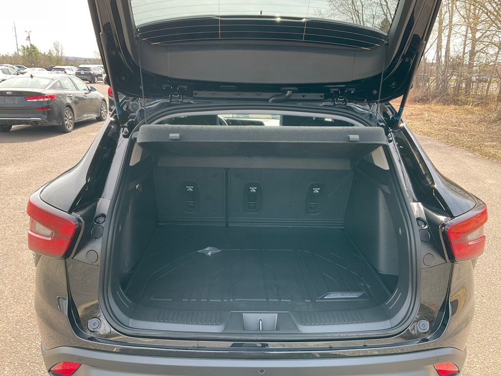 New 2026 Chevrolet Trax LT FWD image 17