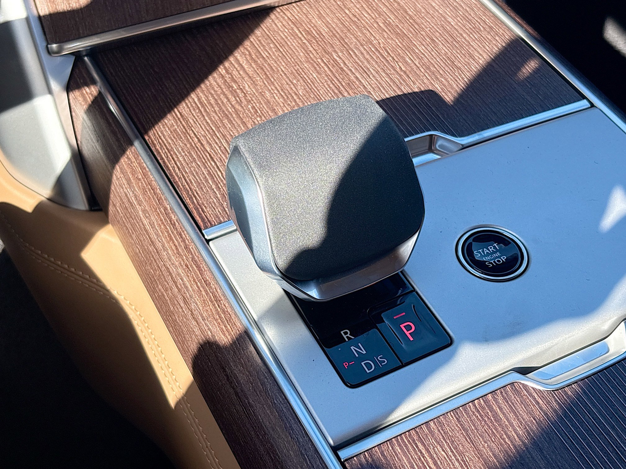 New 2026 Land Rover Range Rover Long Wheelbase Autobiography image 32