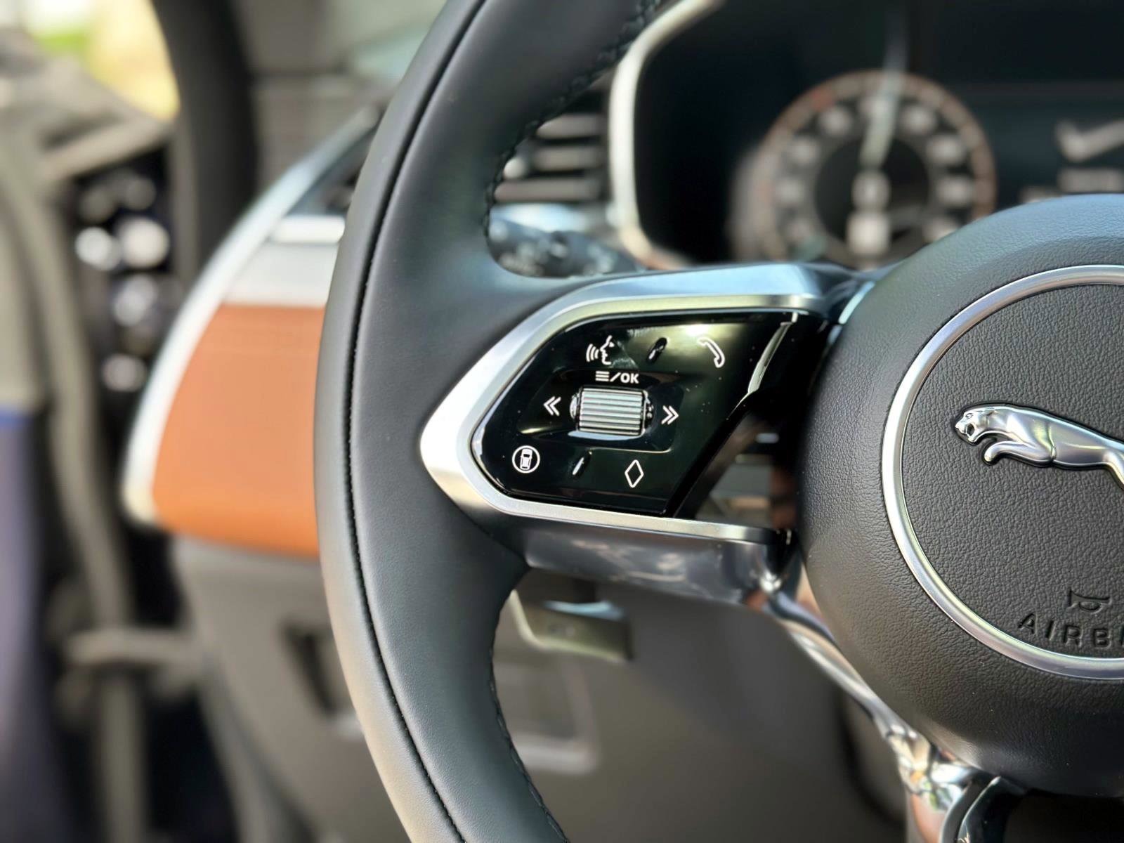 New 2026 Jaguar F-PACE R-Dynamic S image 23
