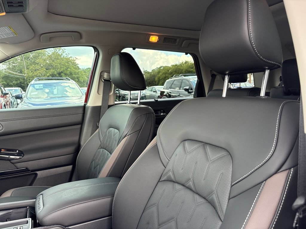 New 2026 Nissan Pathfinder Platinum FWD image 4