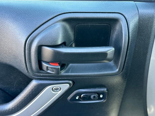 Used 2018 Jeep Wrangler Unlimited Sahara w/ Connectivity Group AWD/4WD image 14
