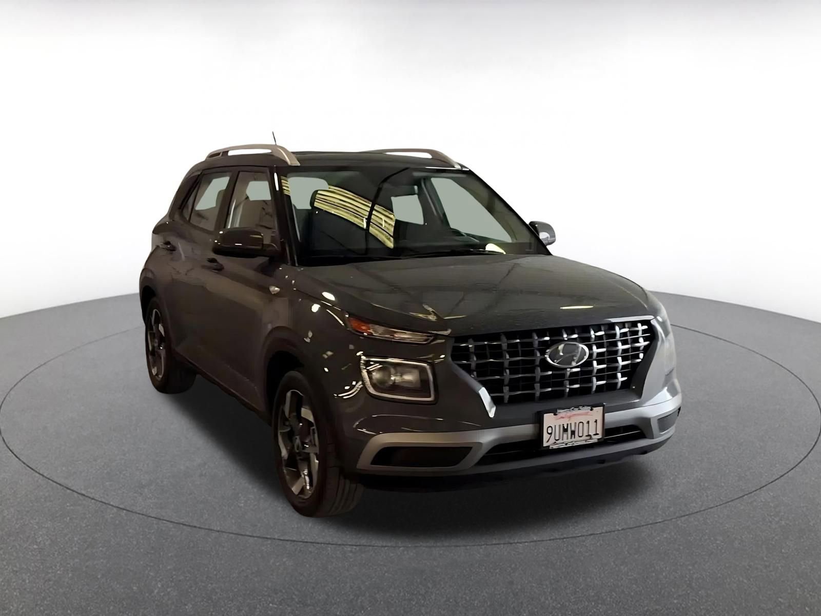 Used 2025 Hyundai Venue SEL image 3