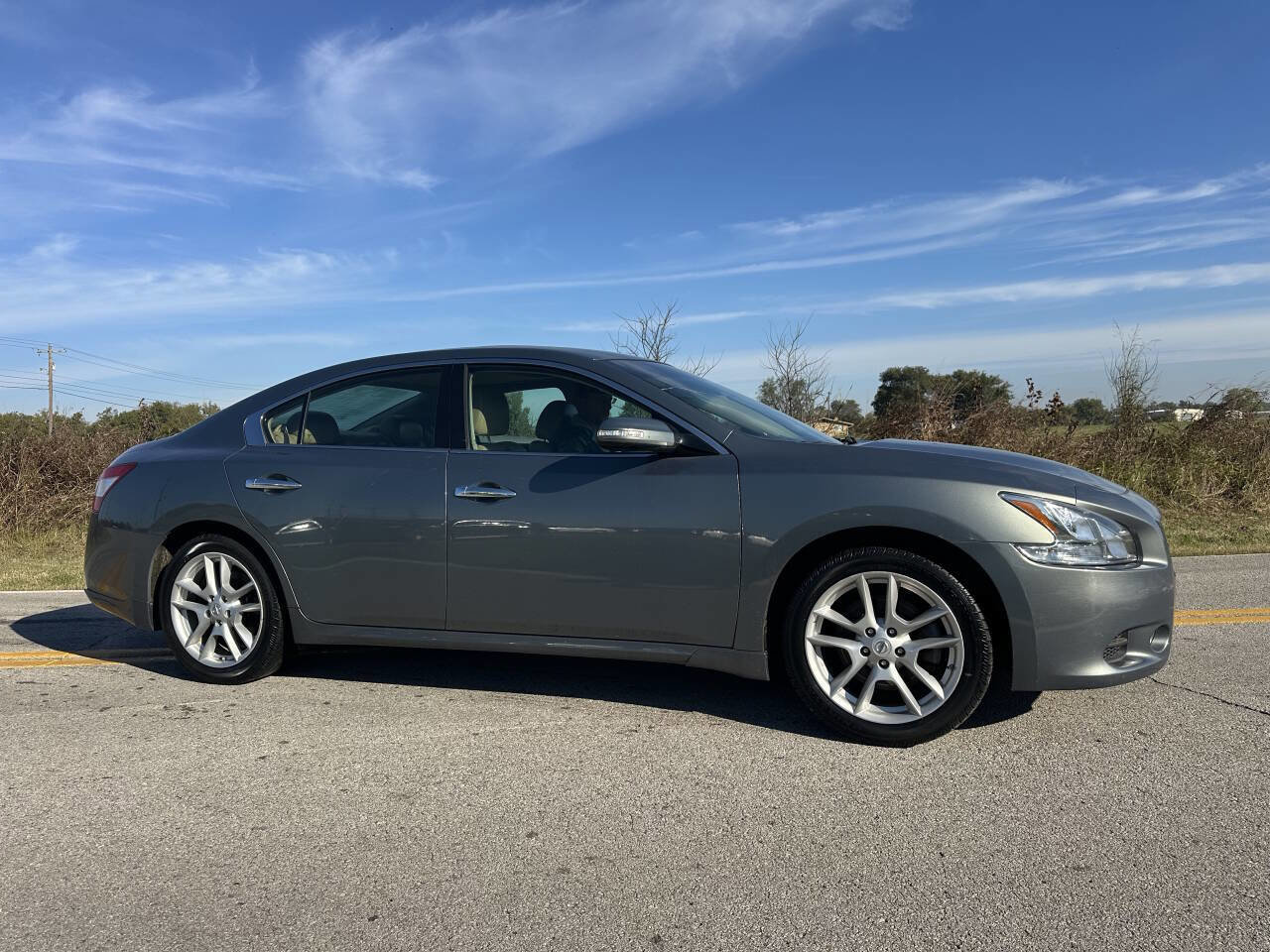 Used 2011 Nissan Maxima 3.5 SV w/ Monitor Pkg image 2