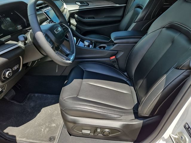 Used 2024 Jeep Grand Cherokee Limited AWD/4WD image 19