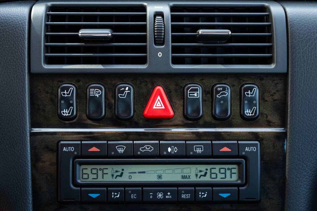 Used 2000 Mercedes-Benz E 55 AMG Sedan image 20