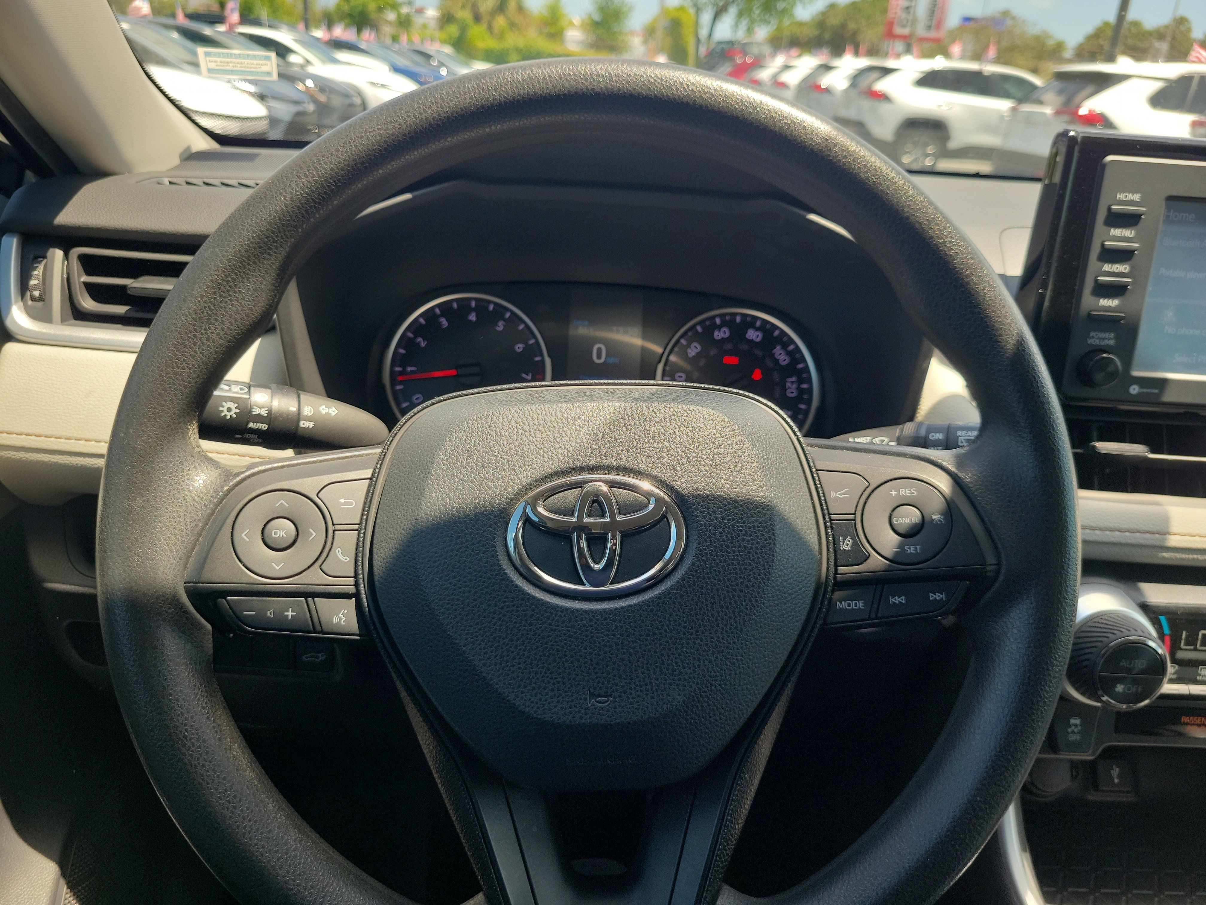 Used 2021 Toyota RAV4 XLE w/ Convenience Package FWD image 23