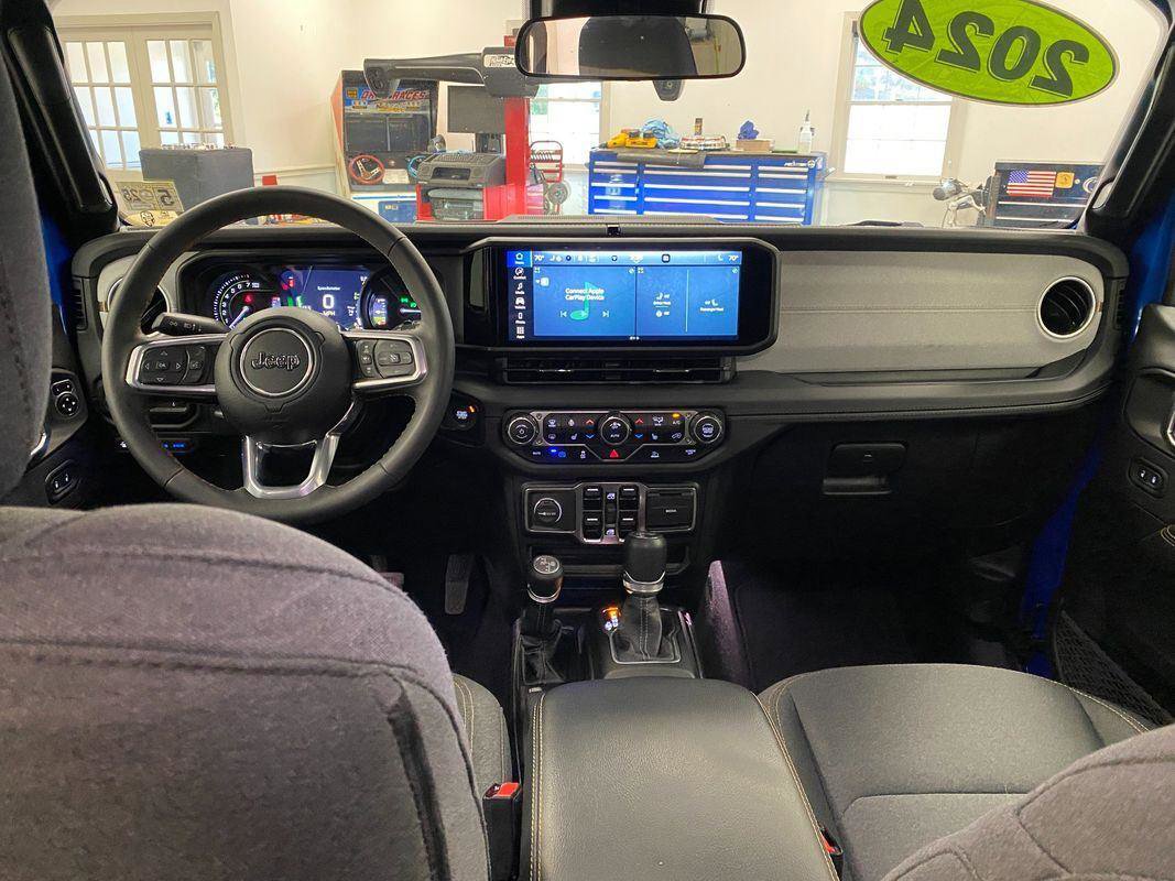 Used 2024 Jeep Wrangler Sahara image 4