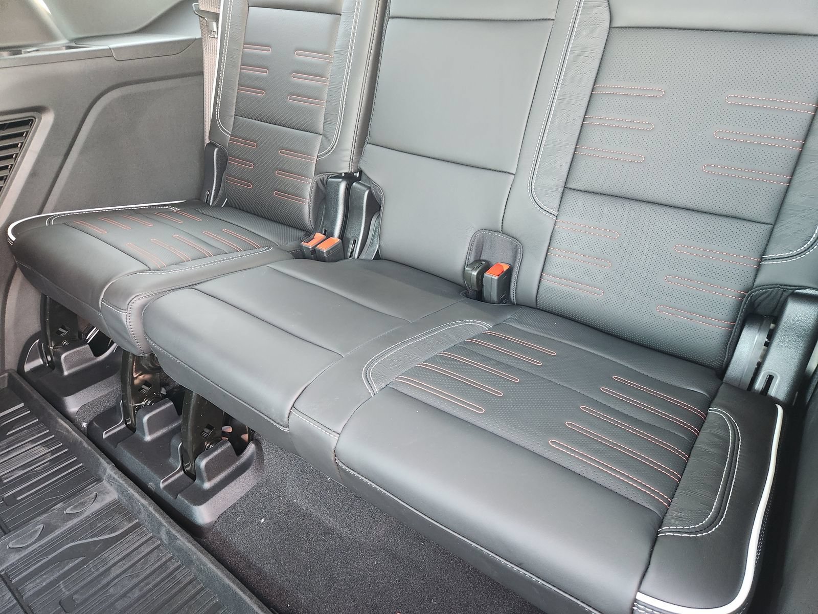 New 2026 GMC Yukon AT4 Ultimate w/ LPO, Floor Liner Package AWD/4WD image 36