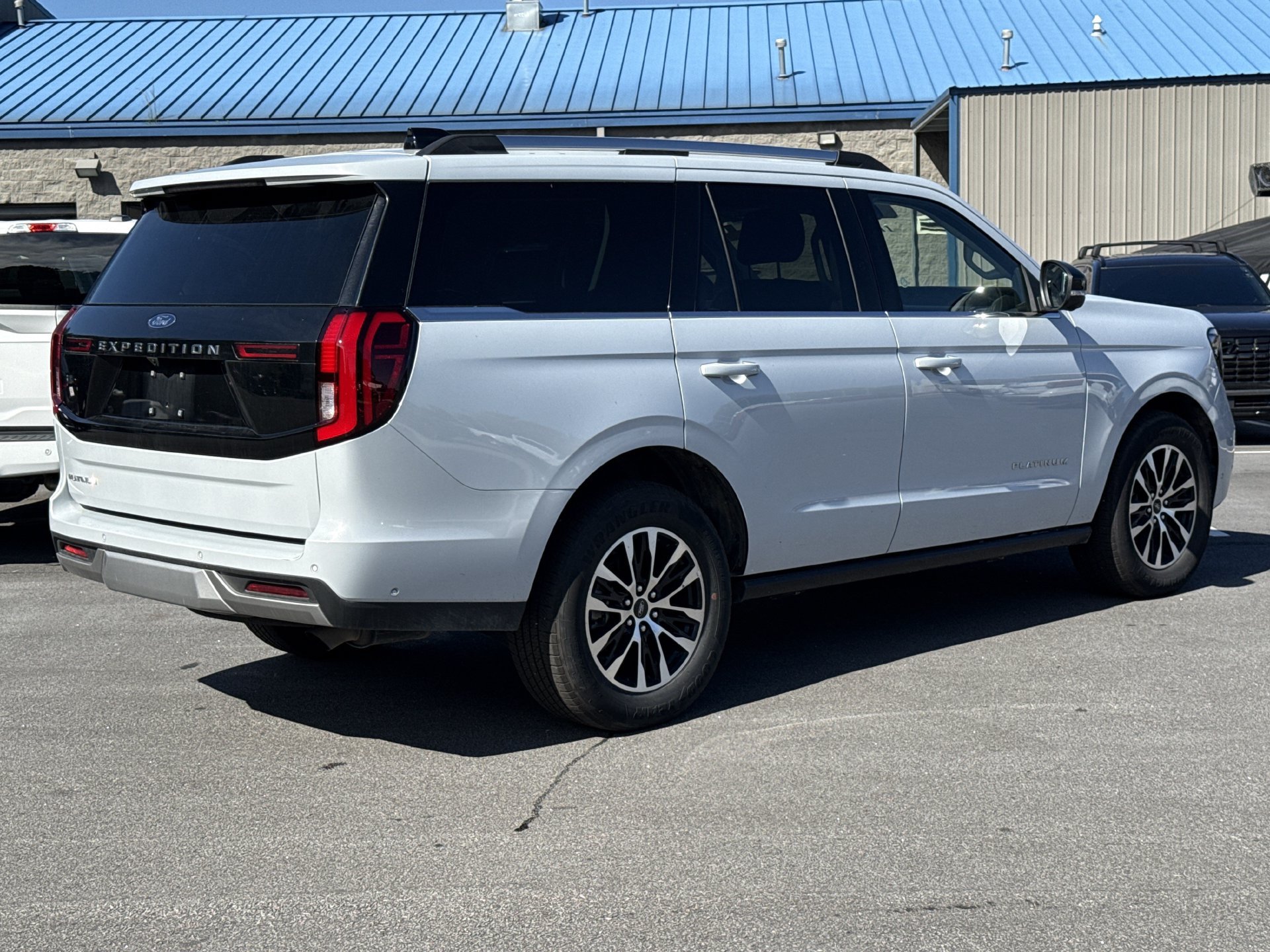 Used 2025 Ford Expedition Platinum AWD/4WD image 18