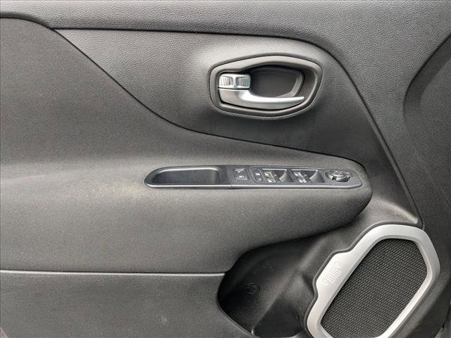 Used 2018 Jeep Renegade Latitude image 10