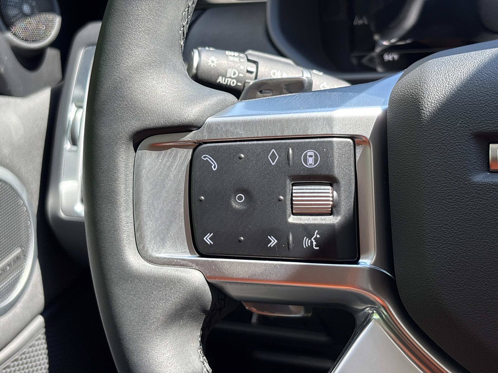 Used 2024 Land Rover Discovery S AWD/4WD image 19