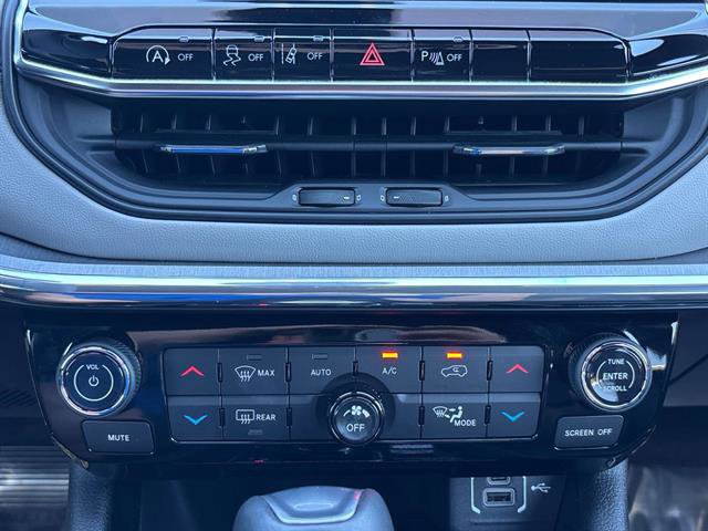 Certified 2024 Jeep Compass Limited image 24