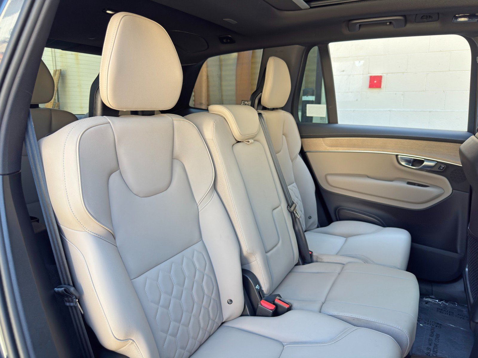 Used 2025 Volvo XC90 T8 Plus w/ Protection Package Premier AWD/4WD image 44