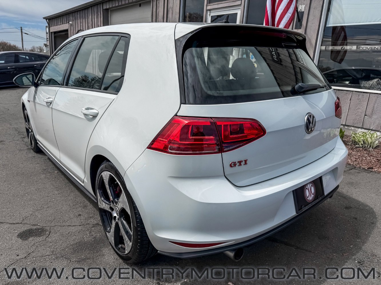 Used 2017 Volkswagen GTI SE FWD image 7