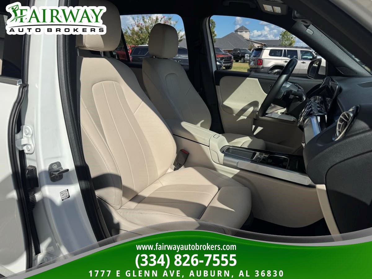 Used 2025 Mercedes-Benz GLB 250 w/ Exclusive Package image 12