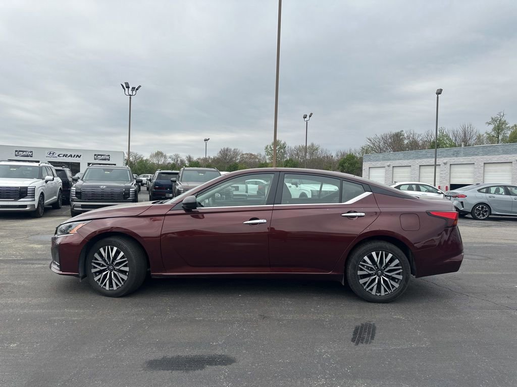 Used 2025 Nissan Altima 2.5 SV AWD/4WD image 11