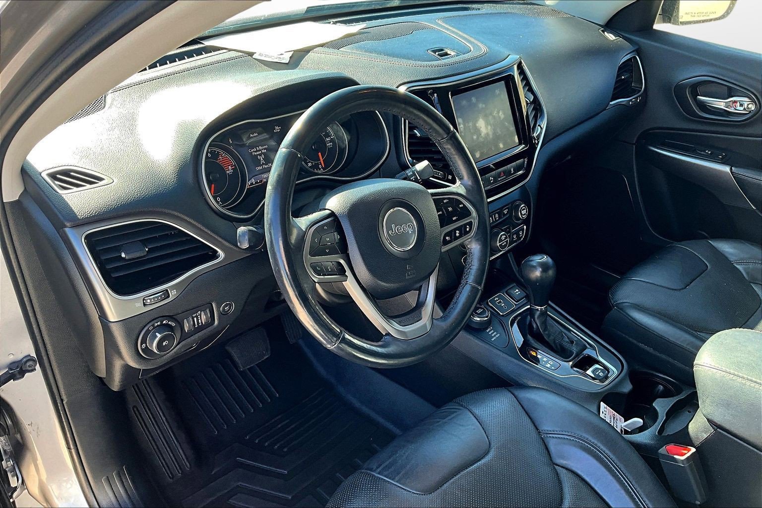 Used 2019 Jeep Cherokee Limited w/ Luxury Group AWD/4WD image 20
