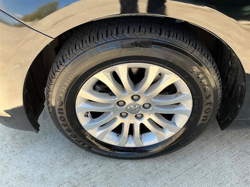 Used 2016 Toyota Sienna XLE w/ XLE Navigation Package image 25