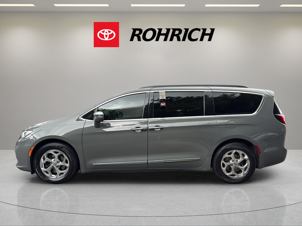 Used 2022 Chrysler Pacifica Limited FWD image 9