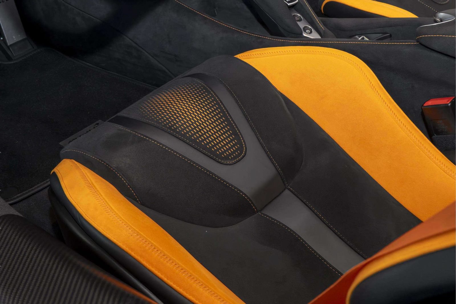 Used 2024 McLaren 750S Spider RWD image 17