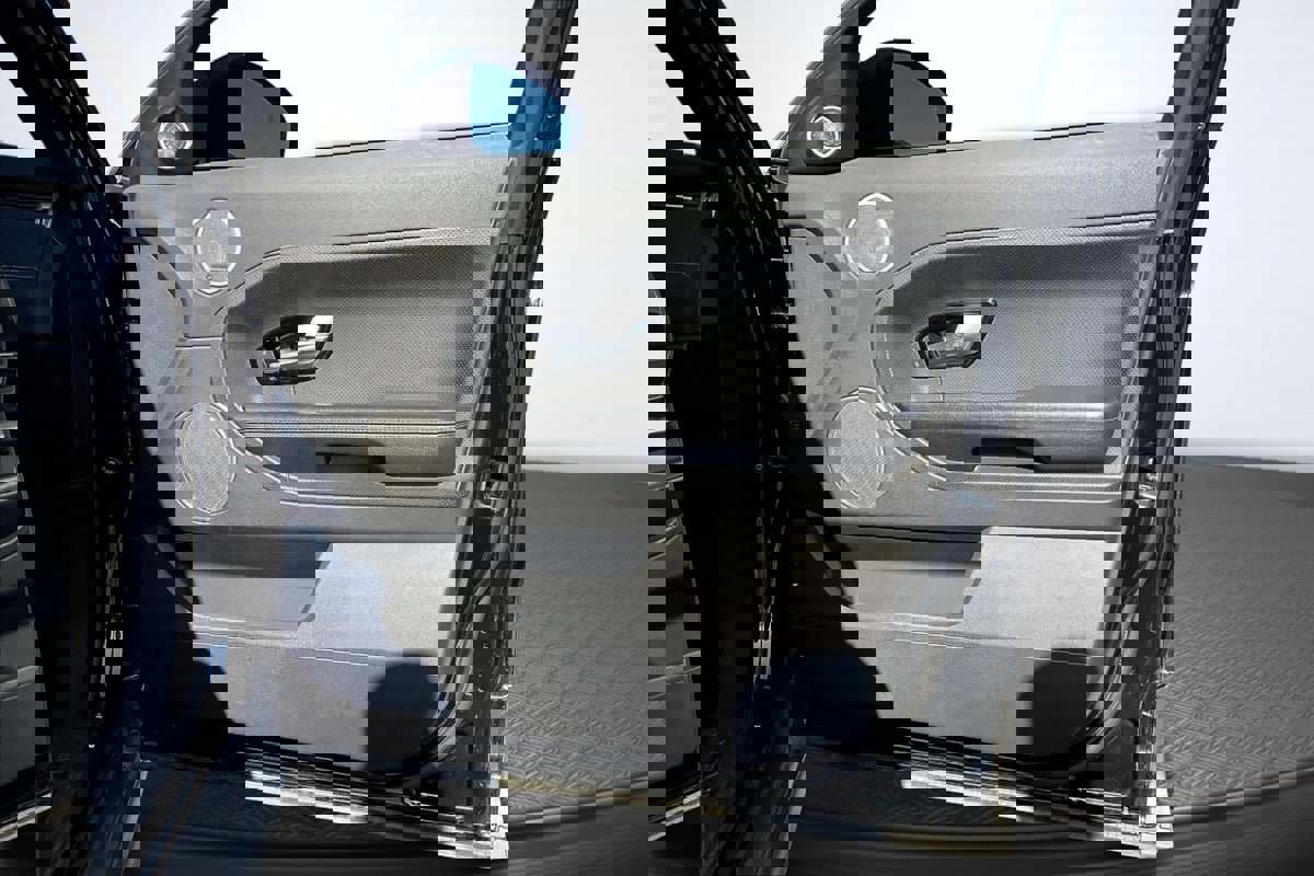 Used 2014 Land Rover Range Rover Evoque Dynamic image 24