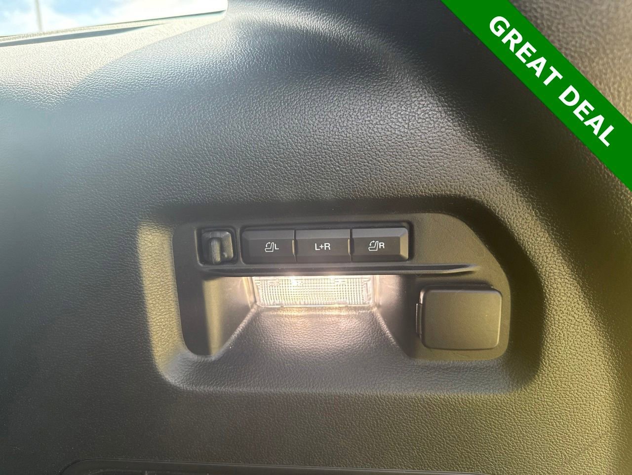 Used 2024 Ford Explorer Limited w/ Limited Technology Package RWD image 8