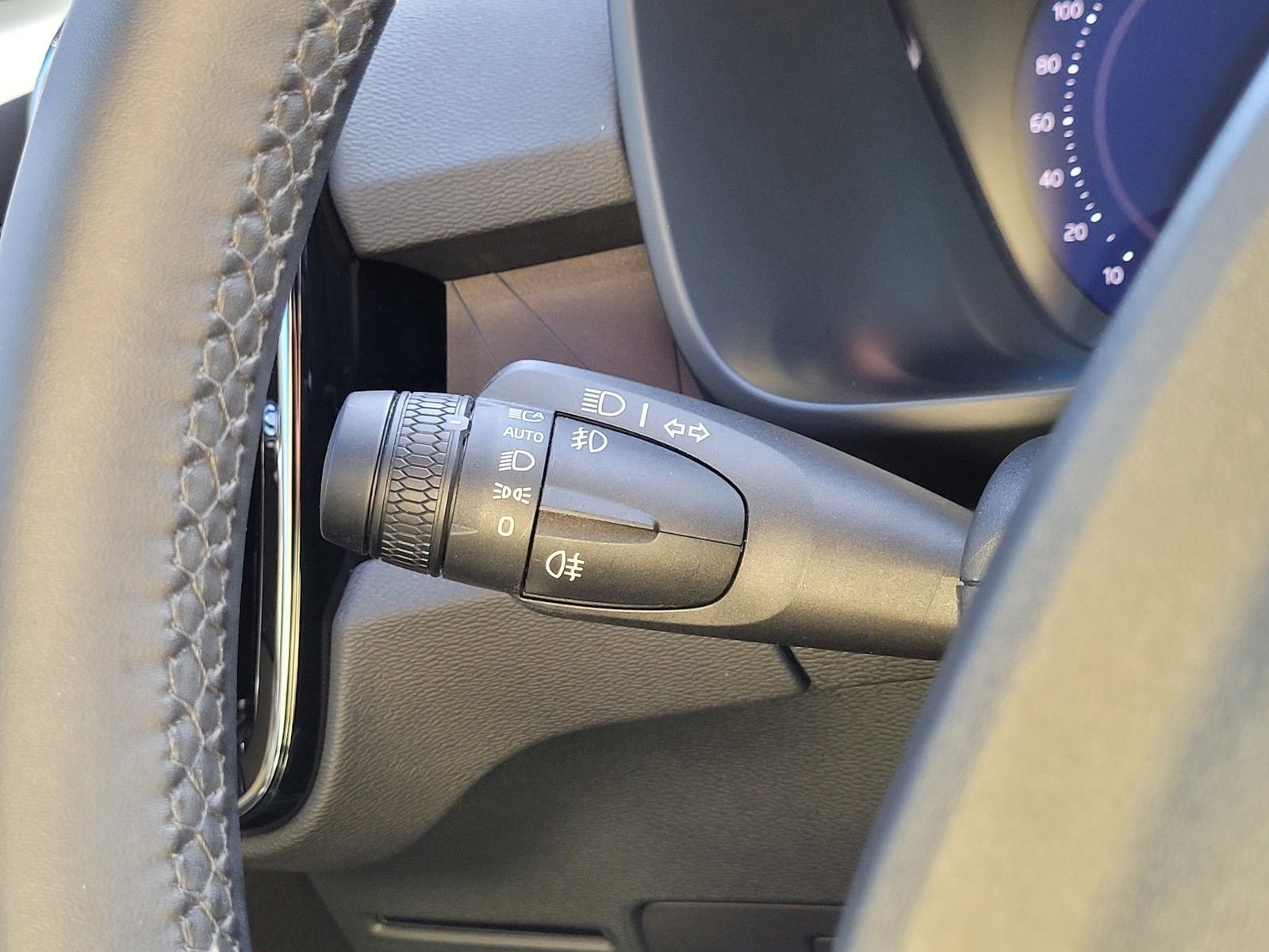 Certified 2023 Volvo XC40 Recharge Ultimate image 23