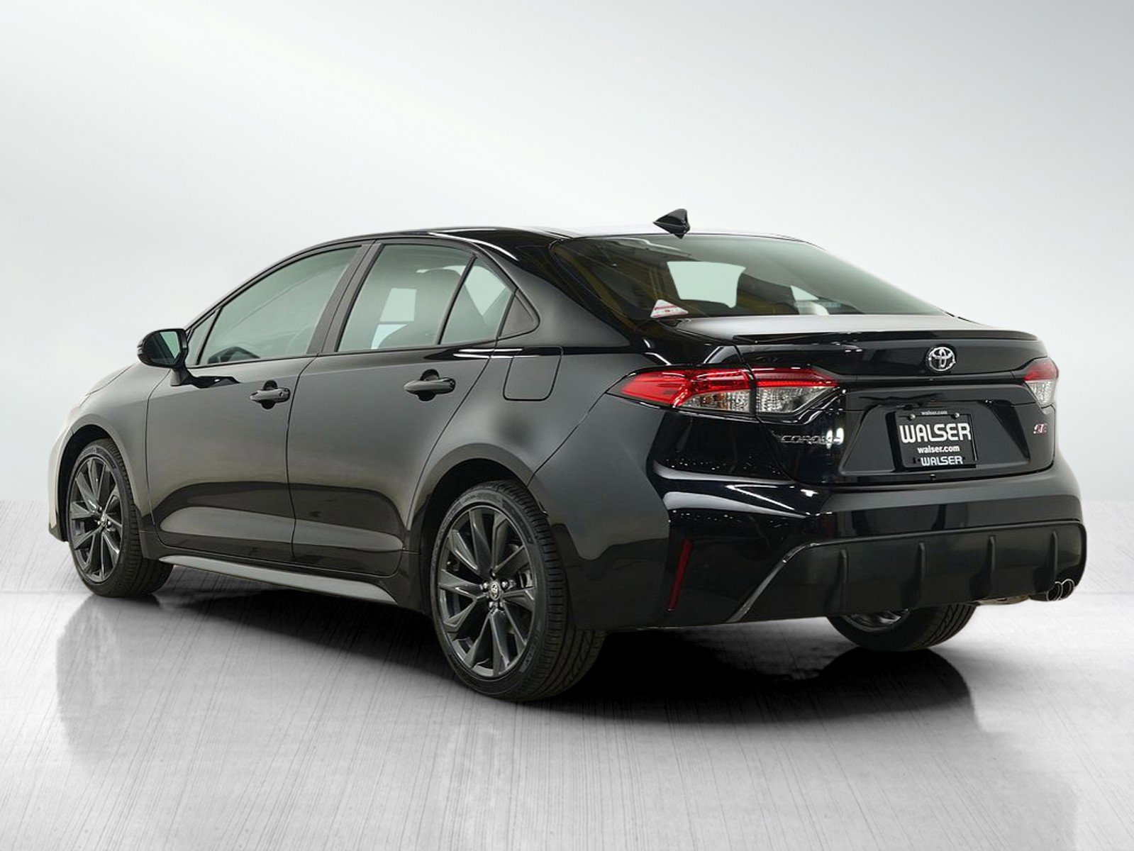 Used 2025 Toyota Corolla SE image 3