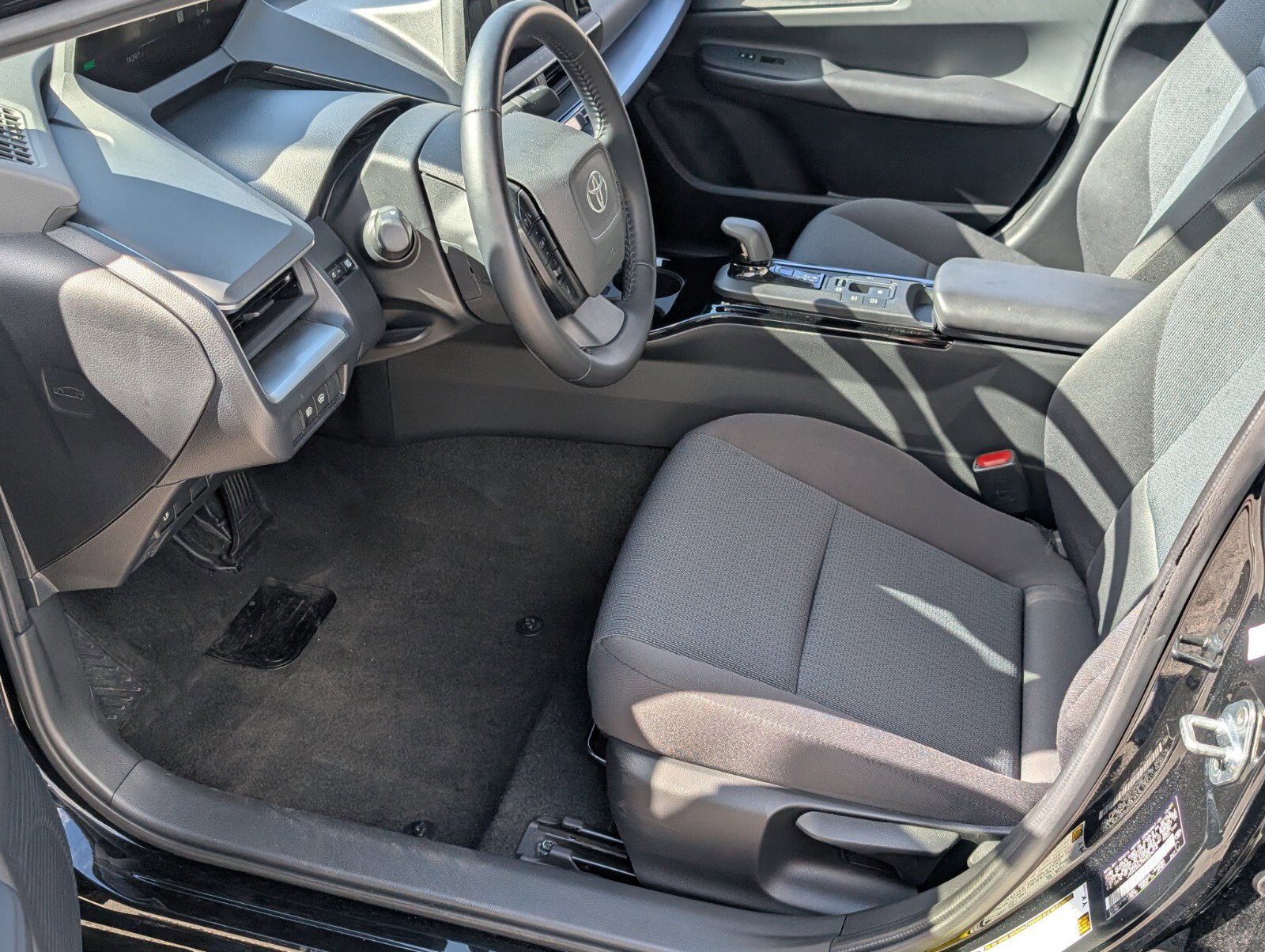 Used 2024 Toyota Prius LE image 10