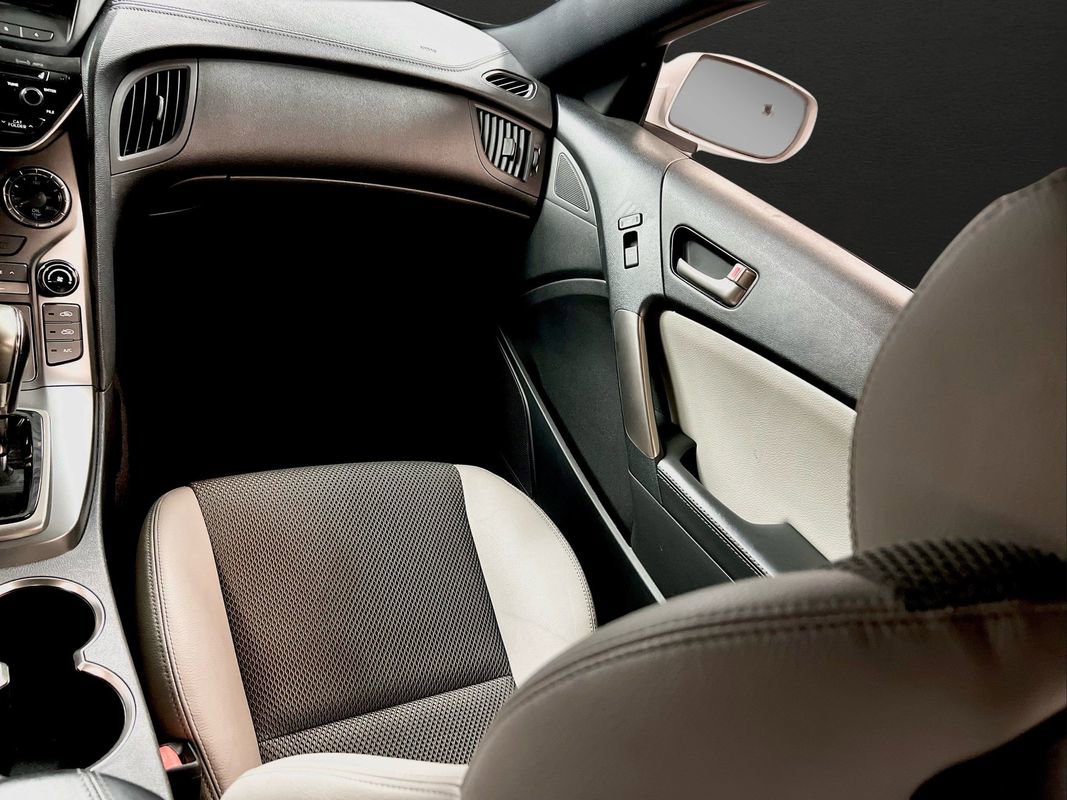 Used 2016 Hyundai Genesis 3.8 image 16