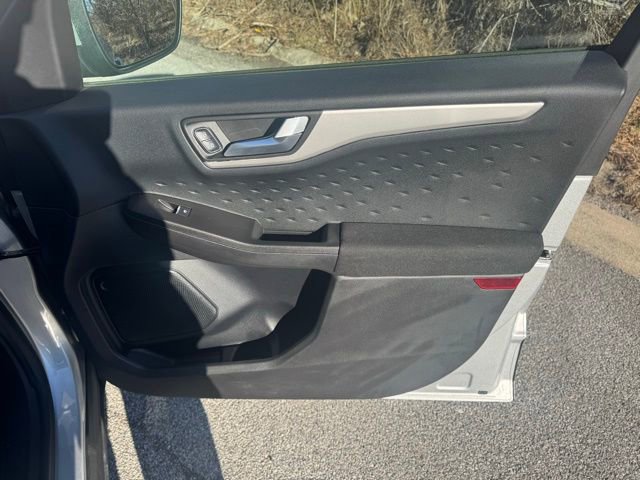 Used 2020 Ford Escape SE image 17