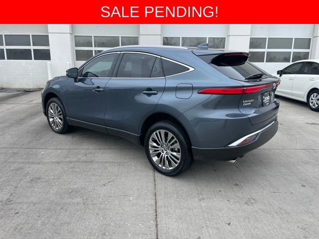 Used 2023 Toyota Venza Limited video 3