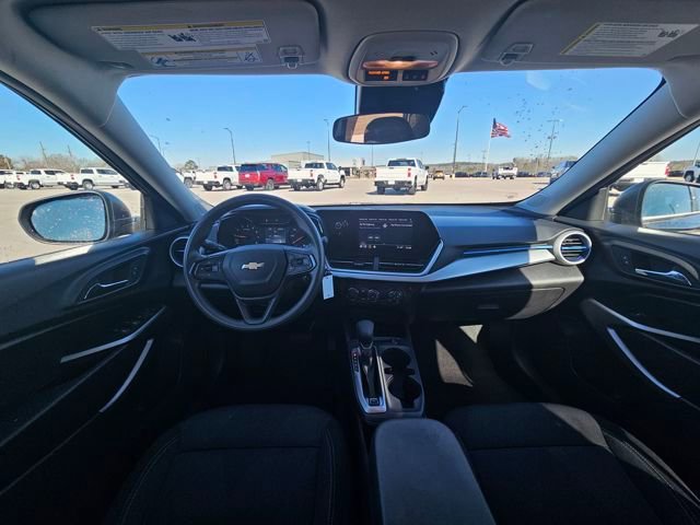 Used 2025 Chevrolet Trax LS image 12