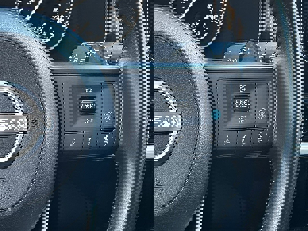 Used 2024 Nissan Pathfinder SV w/ SV Premium Package image 14